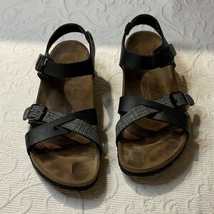 Birki’s Birkenstock 245 Stylish Black Sandals with Adjustable Strap Minimalist